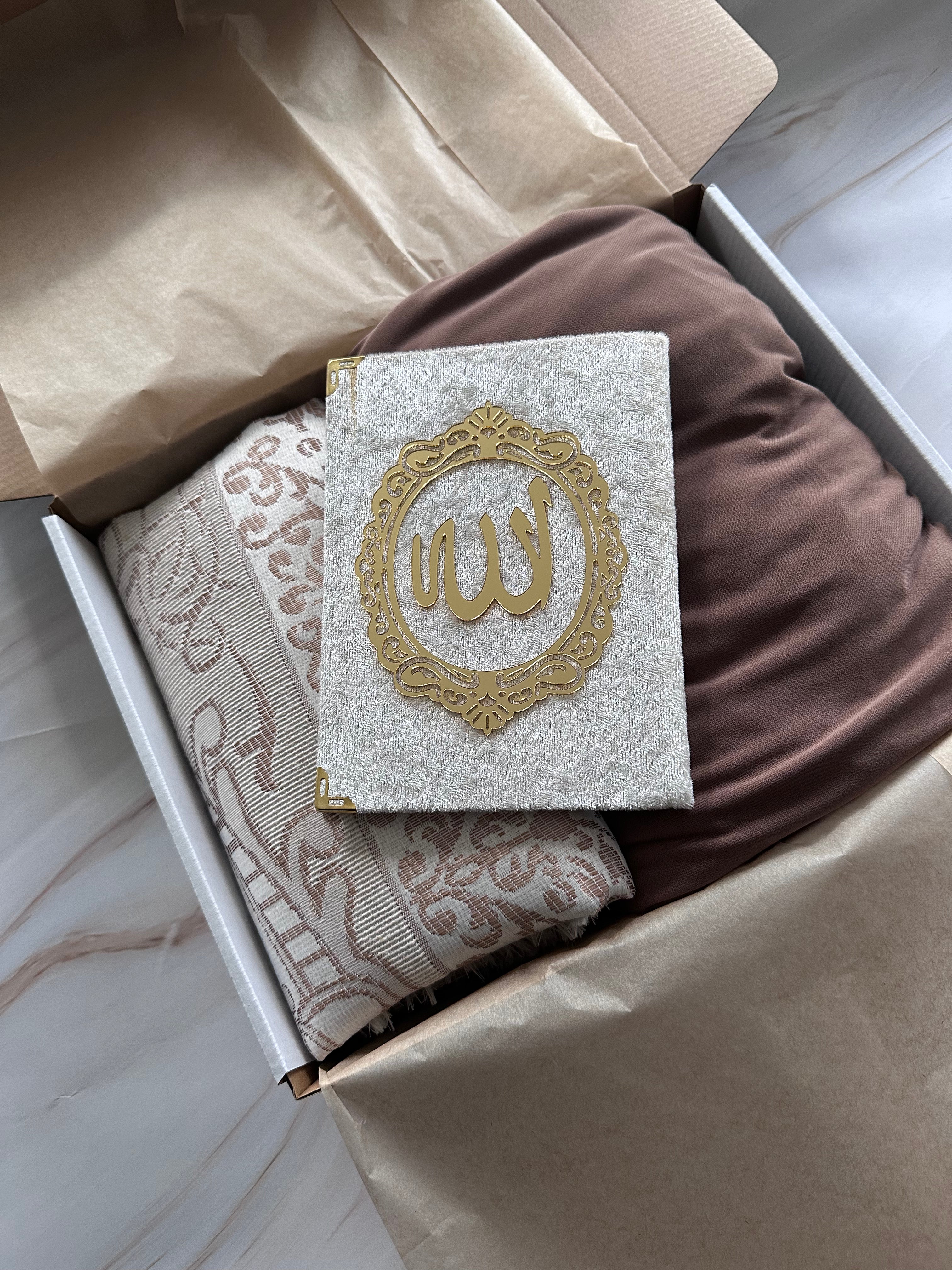 Coffret Prière Femme BYNOUR — Ensemble Complet avec Robe de Prière, Tapis de Prière, Jupe et Khimar, Emballage Cadeau Soigné