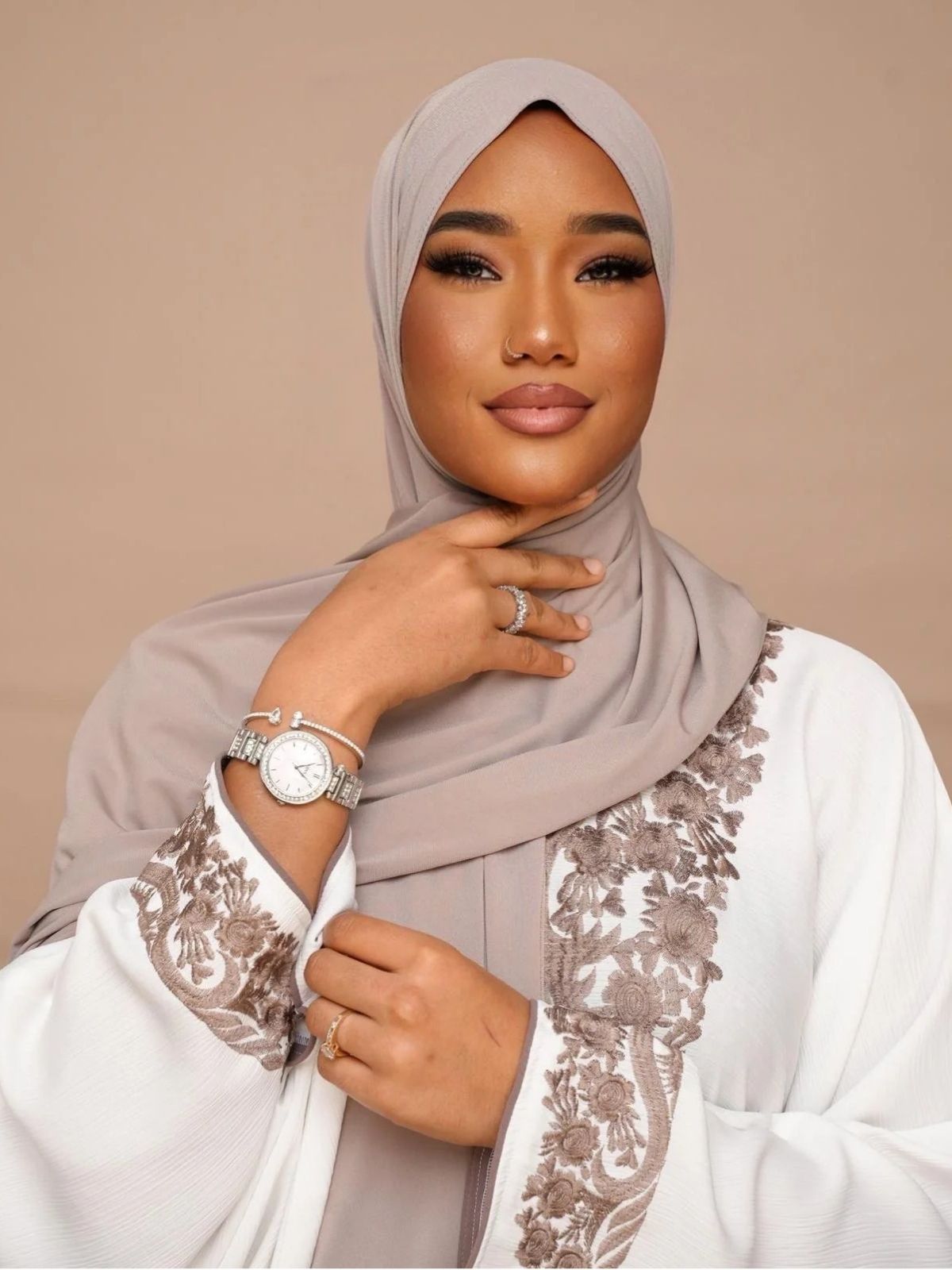 Hijab Jersey Premium Beige Sable Luxe, tissu léger, tendance 2026