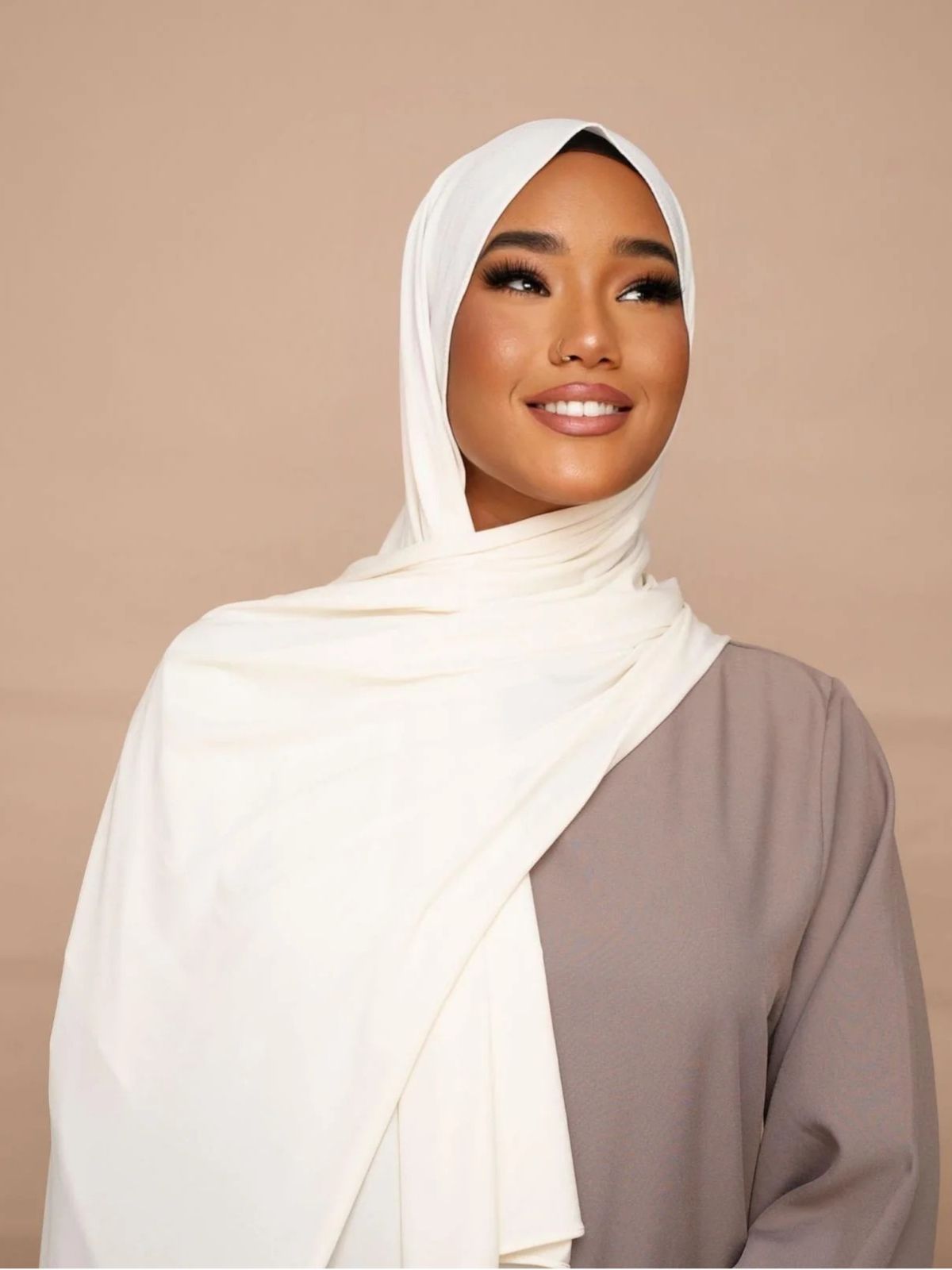 Hijab Jersey Premium Ivoire Luxe, tissu léger, tendance 2026
