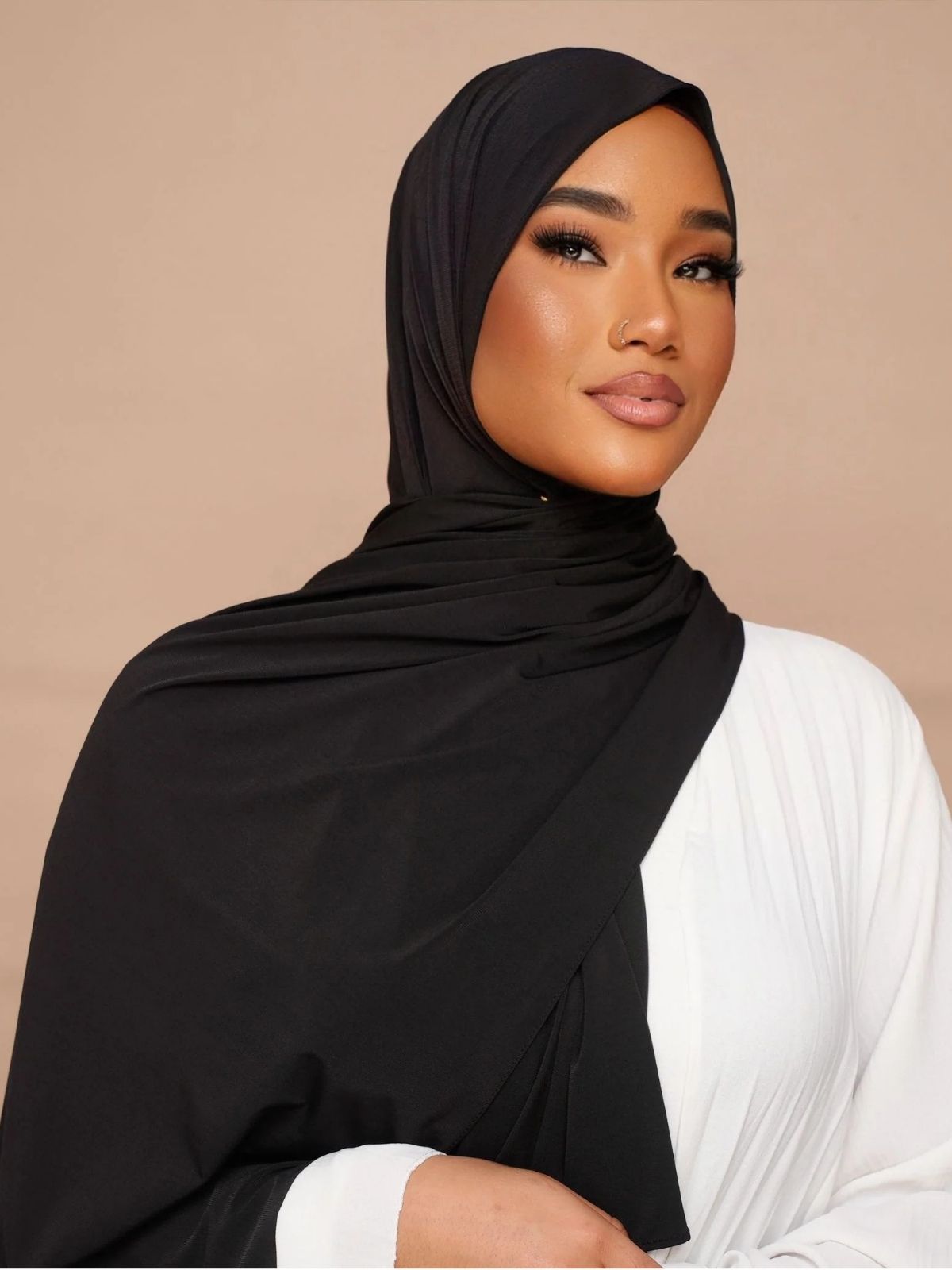 Hijab Jersey Premium Noir Luxe, tissu léger, tendance 2026