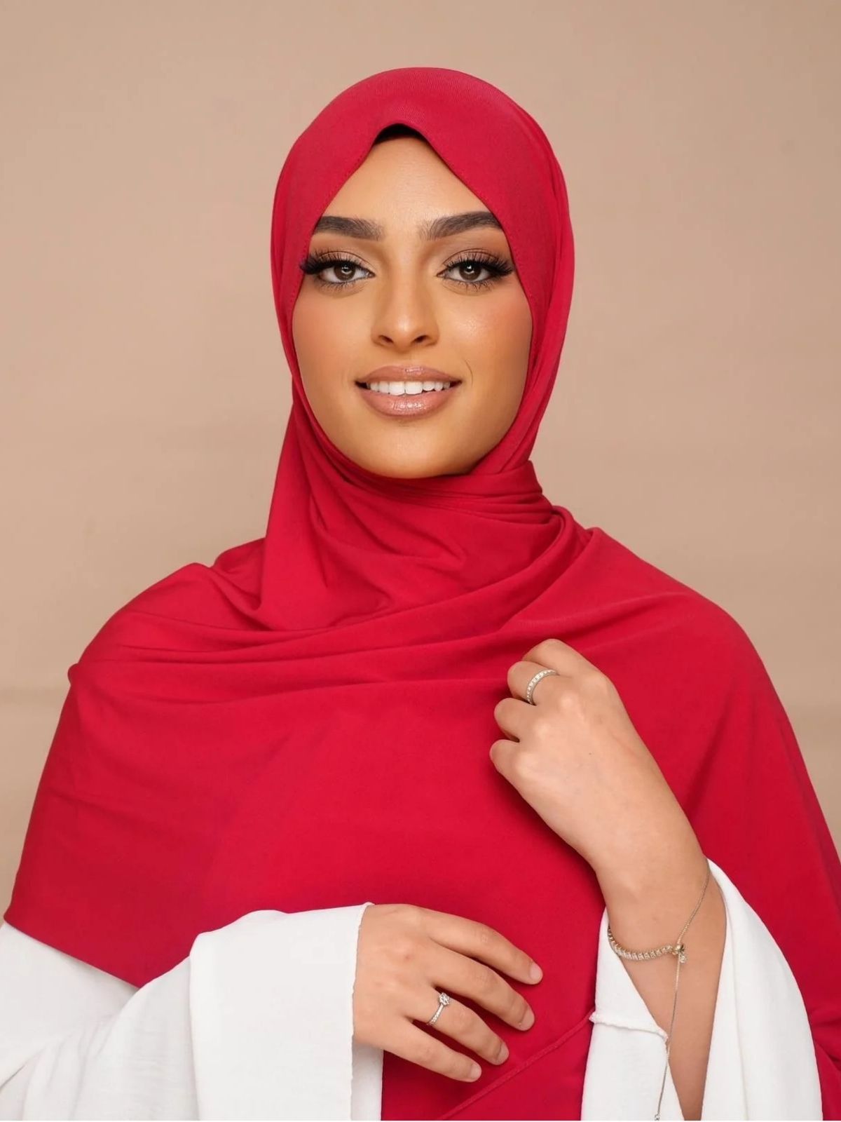 Hijab Jersey Premium Rouge Luxe, tissu léger, tendance 2026
