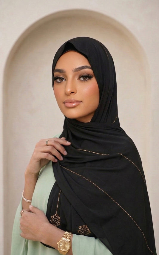 Hijab Strass Frisé Jersey Premium BYNOUR - 4 Lignes de Strass Dorés, Extrémités Ondulées, Format Extra Long 210×75 cm