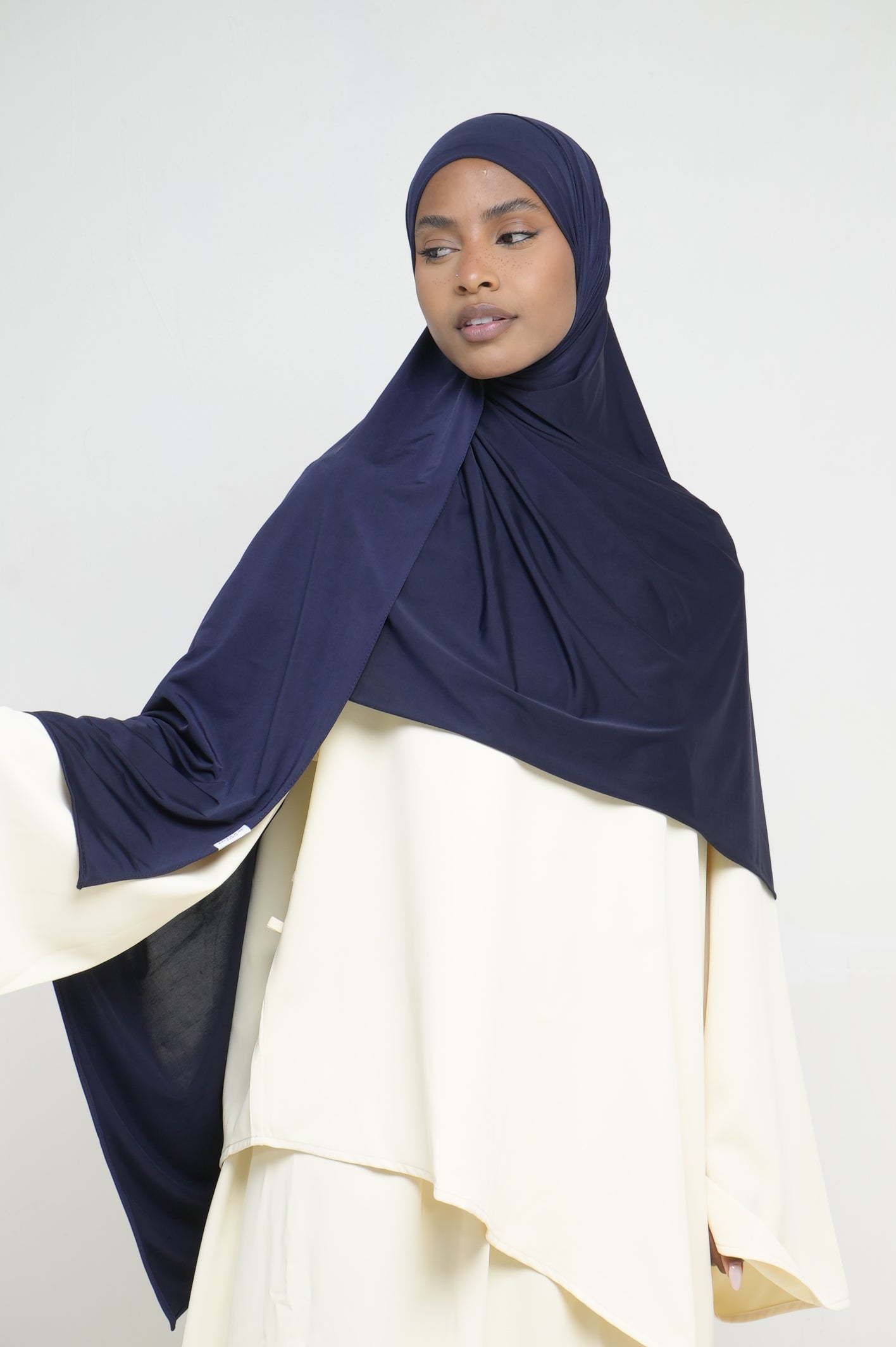 Hijab Jersey Liquid Bleu Marine BY NOUR – vue produit 3